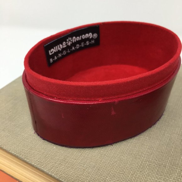 Aarong Red Erri Embroidered Oval Leather Suede Velvet Jewelry Trinket Box - Picture 10 of 16